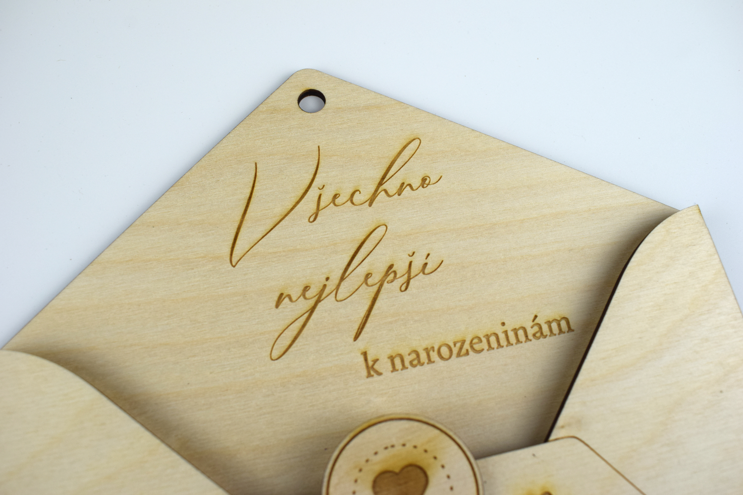 Dřevěná obálka k narozeninám